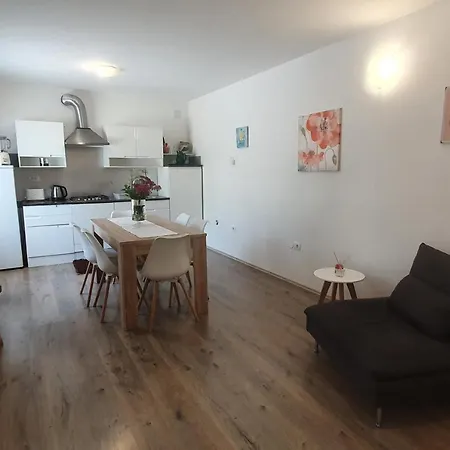 Relaxing Gardens For Max 8 Persons In Green Central Istria Apartment